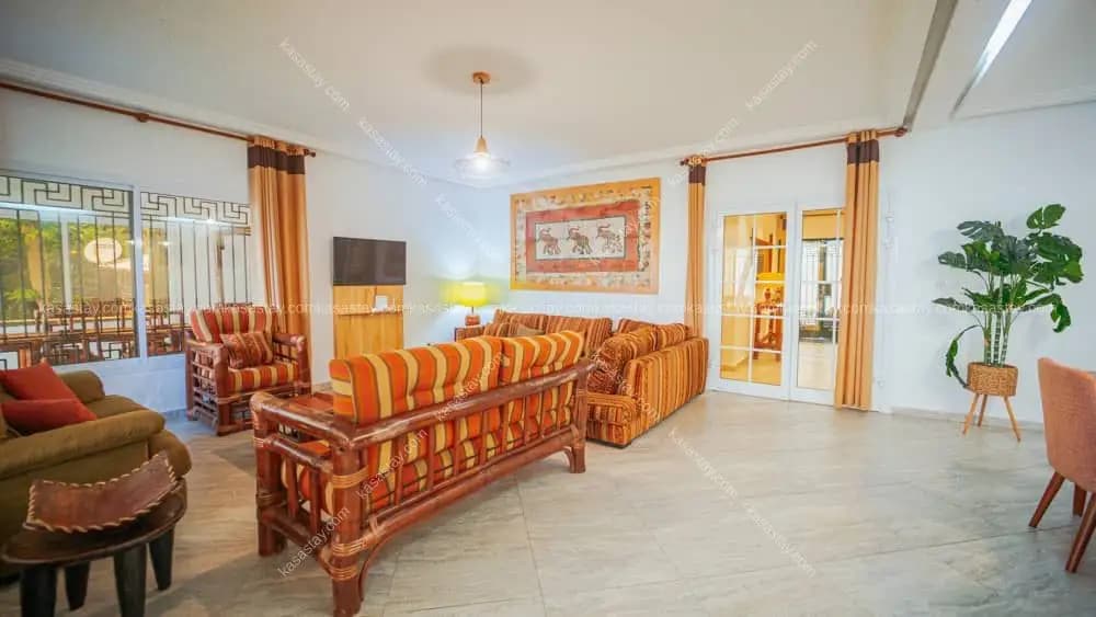 Townhouse à Ngoyè, N7, Kribi, 5 chambres — photo 3 sur 5